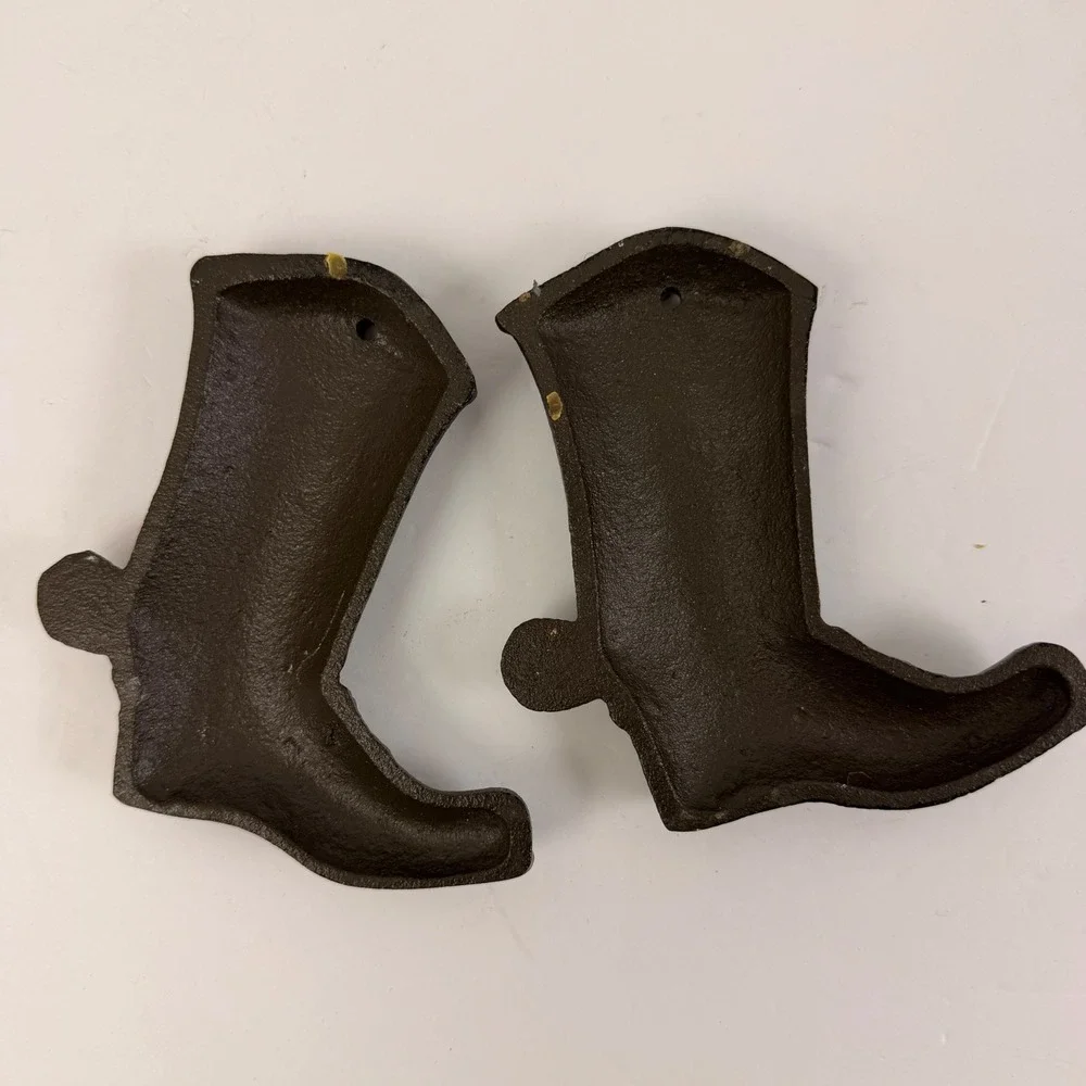 Set of 2 Cast Iron Boot Wall Hooks Western Rustic Farmhouse Ranch Decor